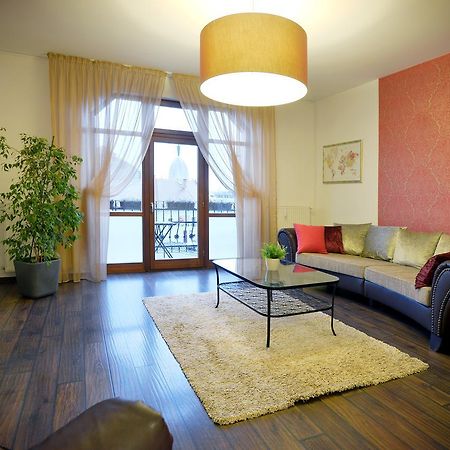 Corner Apartman เอ็กเกอร์ ภายนอก รูปภาพ