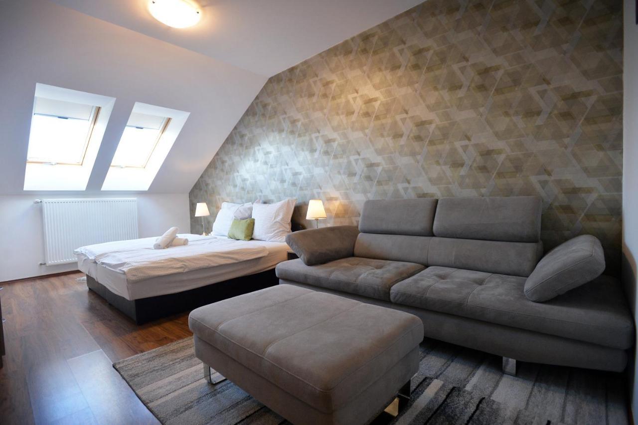 Corner Apartman เอ็กเกอร์ ภายนอก รูปภาพ
