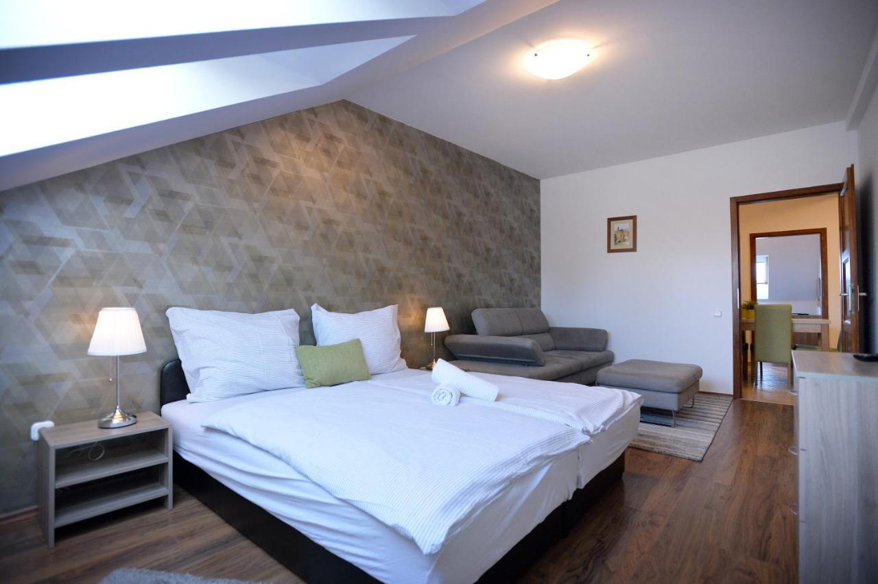 Corner Apartman เอ็กเกอร์ ภายนอก รูปภาพ