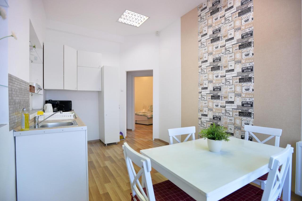 Corner Apartman เอ็กเกอร์ ภายนอก รูปภาพ