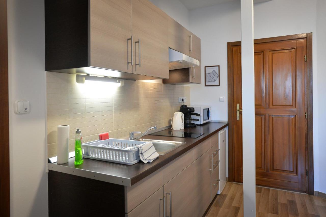 Corner Apartman เอ็กเกอร์ ภายนอก รูปภาพ
