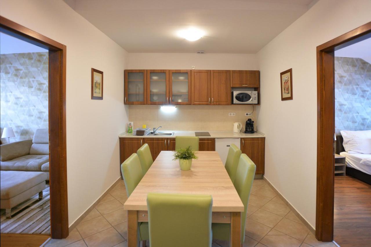 Corner Apartman เอ็กเกอร์ ภายนอก รูปภาพ