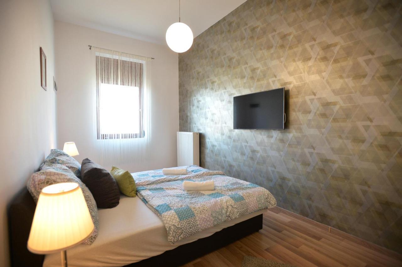 Corner Apartman เอ็กเกอร์ ภายนอก รูปภาพ