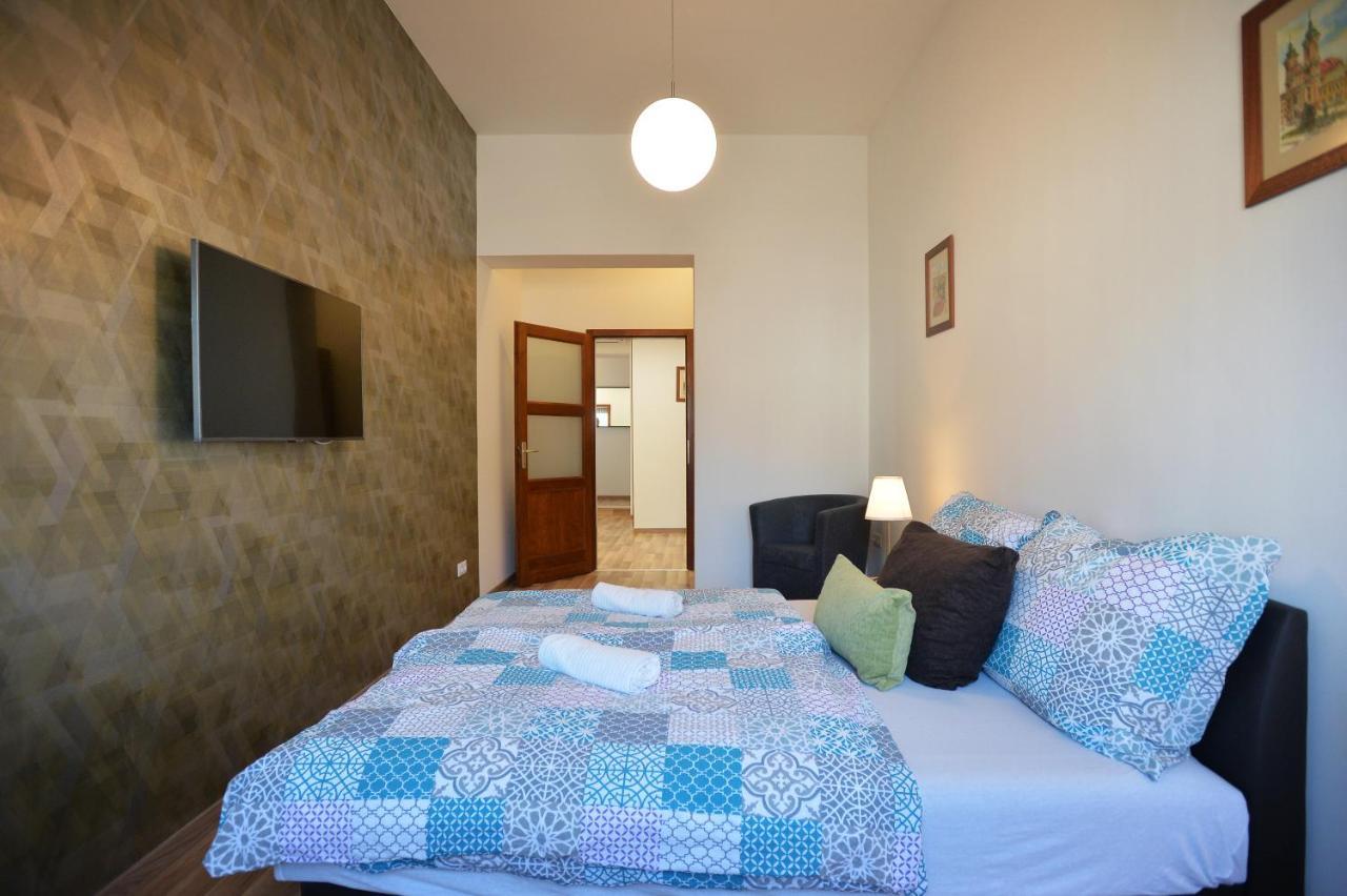 Corner Apartman เอ็กเกอร์ ภายนอก รูปภาพ