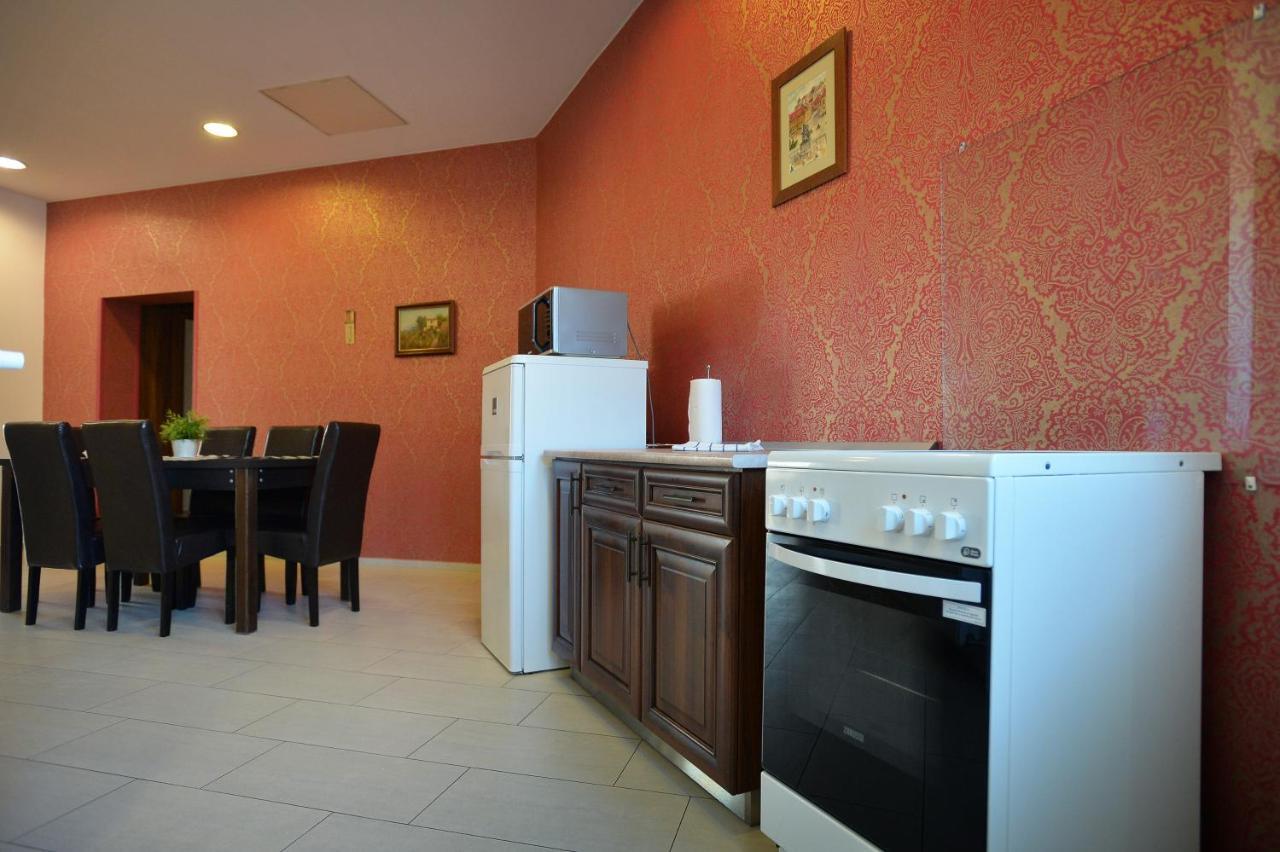 Corner Apartman เอ็กเกอร์ ภายนอก รูปภาพ