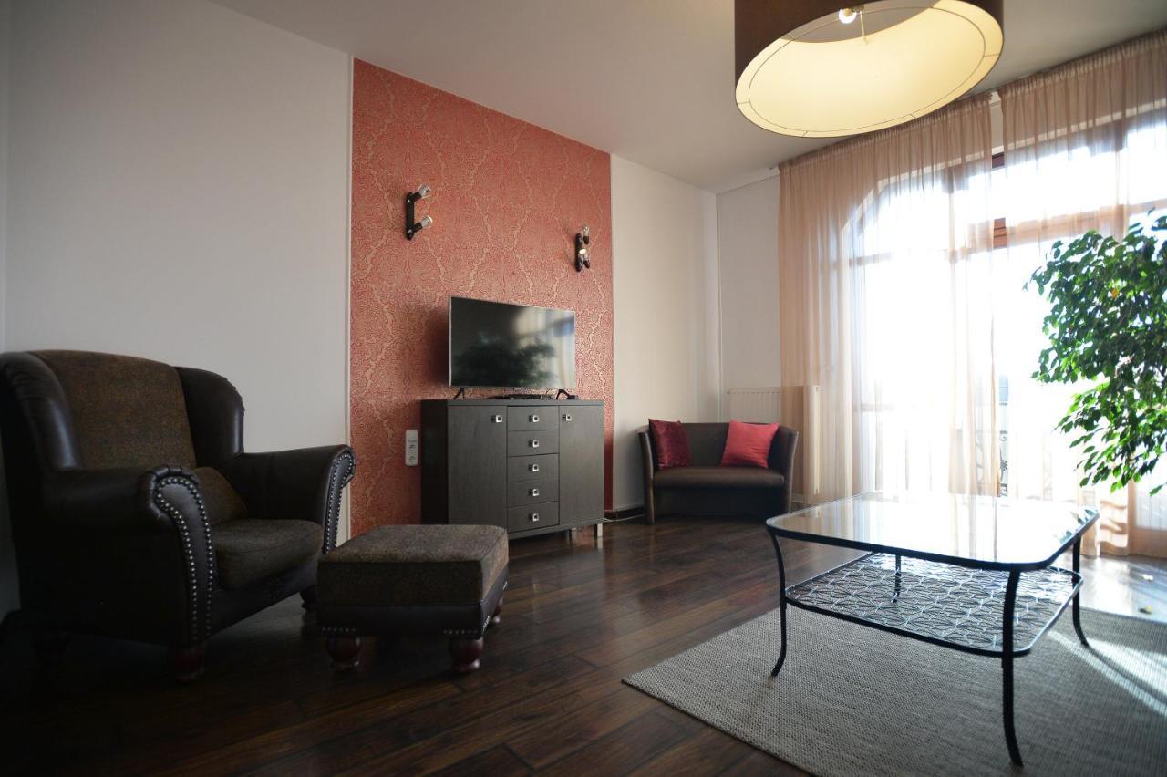 Corner Apartman เอ็กเกอร์ ภายนอก รูปภาพ