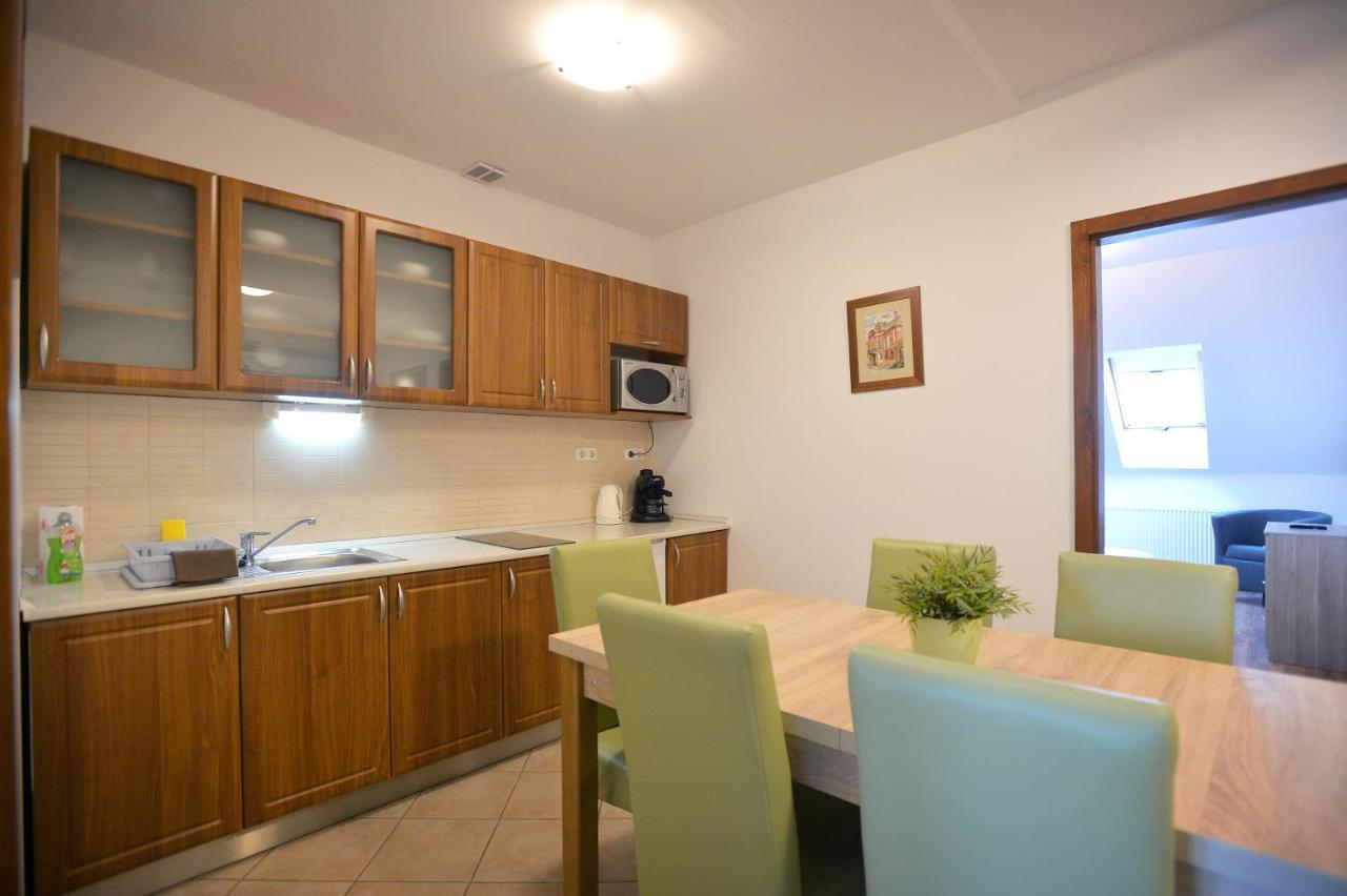 Corner Apartman เอ็กเกอร์ ภายนอก รูปภาพ