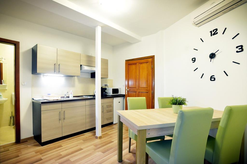 Corner Apartman เอ็กเกอร์ ห้อง รูปภาพ