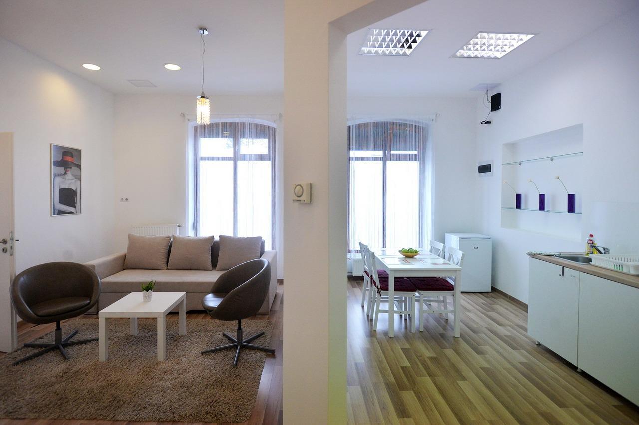 Corner Apartman เอ็กเกอร์ ภายนอก รูปภาพ