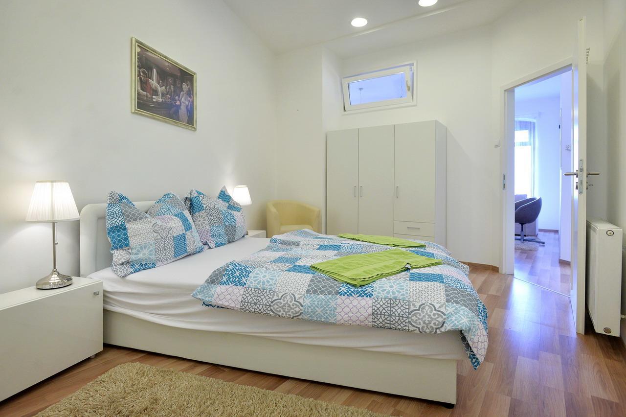 Corner Apartman เอ็กเกอร์ ภายนอก รูปภาพ